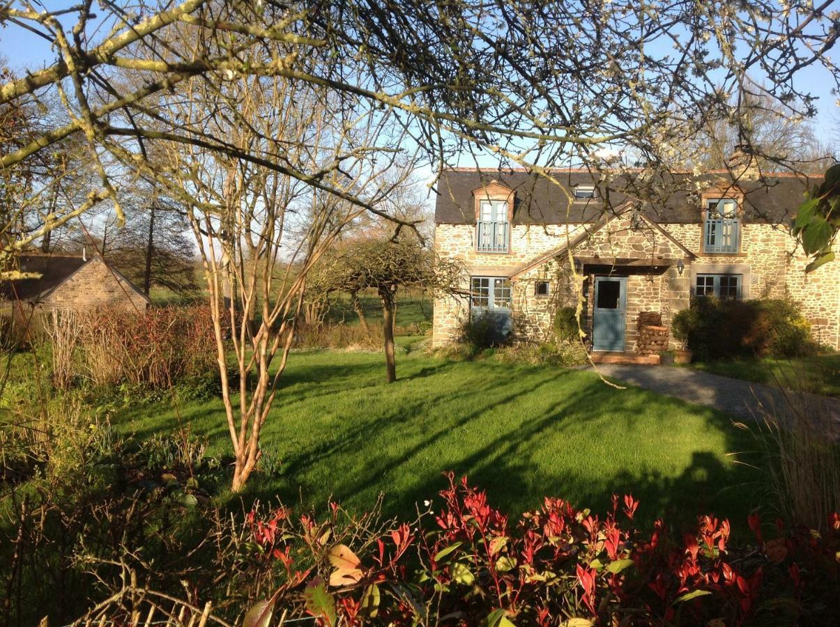 Bed and Breakfast Au Pont Ricoul Saint-Pierre-de-Plesguen Exterior foto